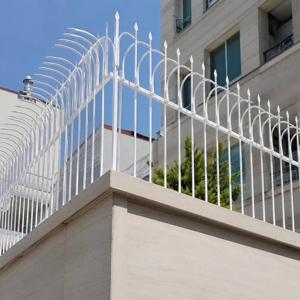 سفارش حفاظ دیوار کوتاه حیاط در بندر عباس با ارتفاع متناسب
