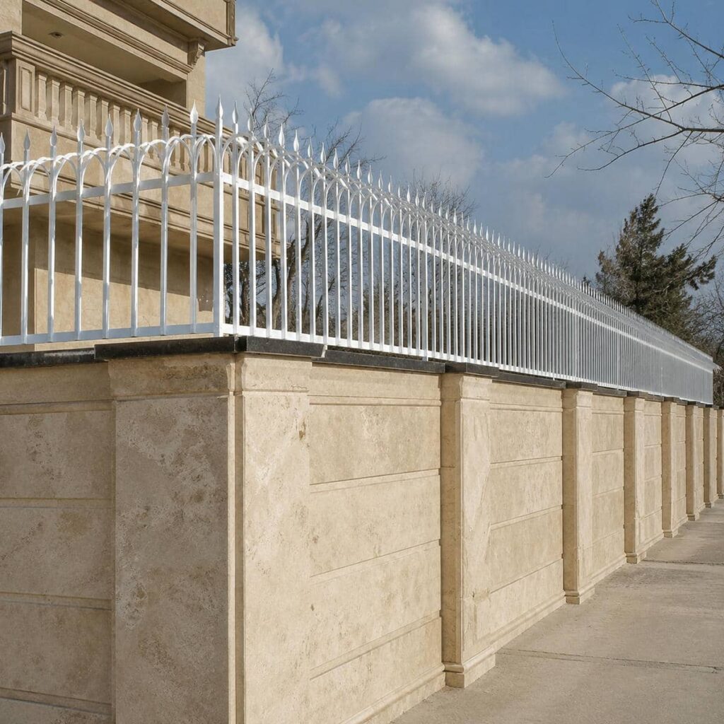 نصب حفاظ دیوار شیک روی سنگ تراورتن در بندر عباس با بررسی تاج سنگی