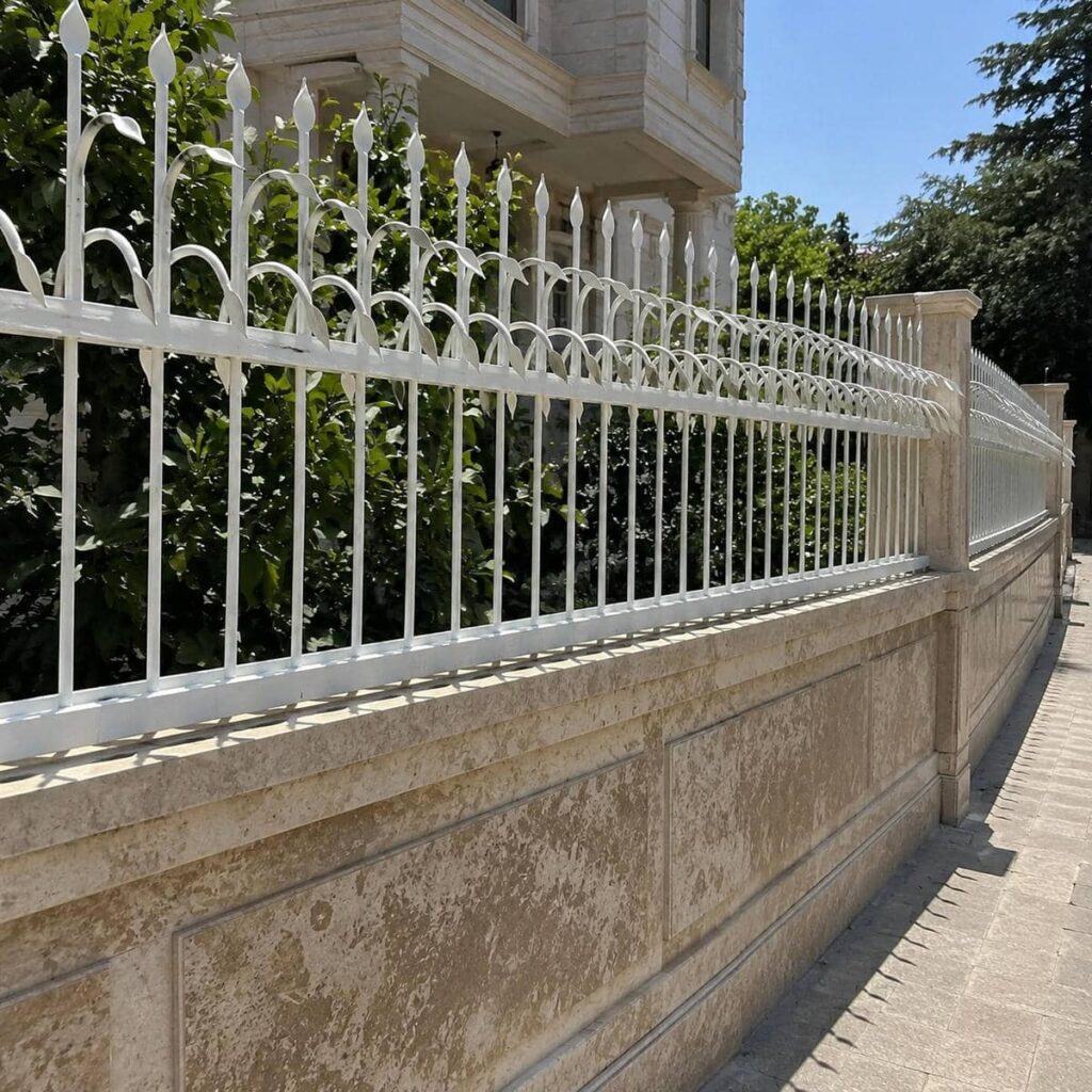خدمات نصب حفاظ دیوار رنگ کوره ای در بندر عباس با بررسی تاج دیوار