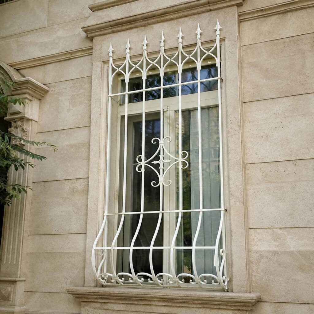 تولید حفاظ پنجره سفید طلایی نمای سنگ سفارشی در بندر عباس