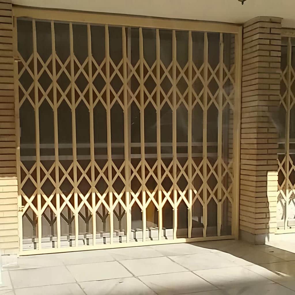 اجرای حفاظ پنجره ریلی بازشو دوطرفه در بندر عباس