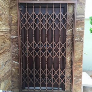 11 طرح درب آکاردئونی سه گل تسمه در بندر عباس
