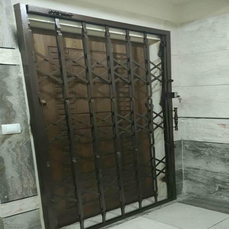 حفاظ ریلی درب بندر عباس با طراحی فلزی کلاسیک