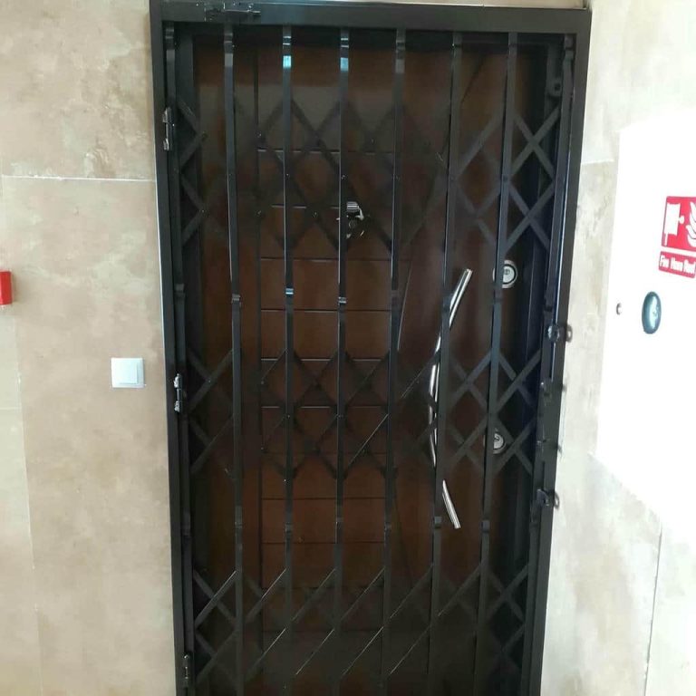 درب حفاظتی آپارتمان مدرن بندر عباس نمای مینیمال درب حفاظتی آپارتمان مدرن بندر عباس نمای مینیمال