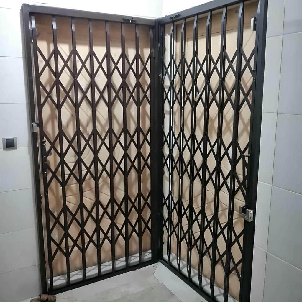 محافظ درب آپارتمان ورودی ساختمان