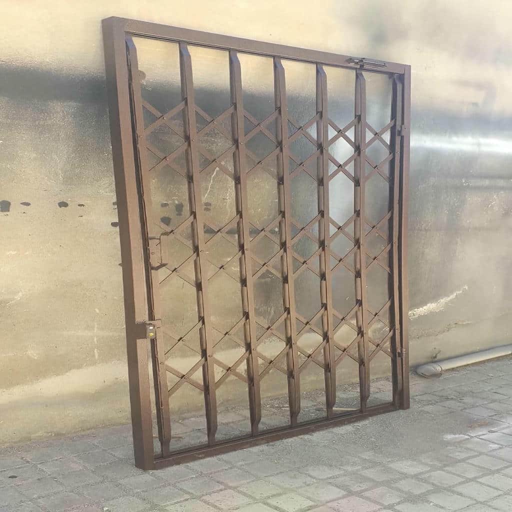 حفاظ جمع شونده بندر عباس کنار درب آپارتمان