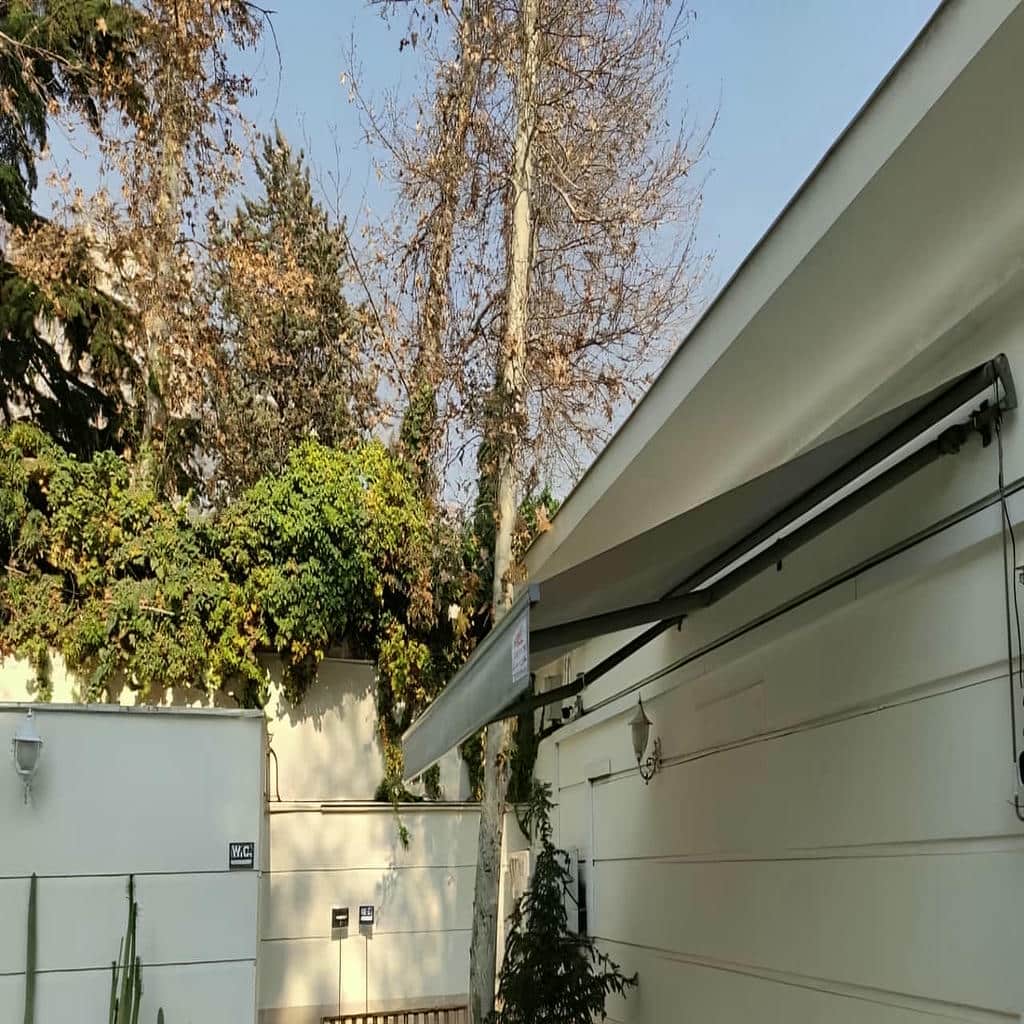 سایبان تاشو پارک خودرو نمای مدرن سایبان تاشو پارک خودرو نمای مدرن
