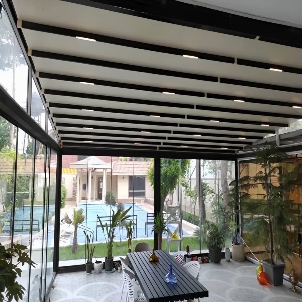 سایبان دوطرفه سازه بازویی فضای بیرونی