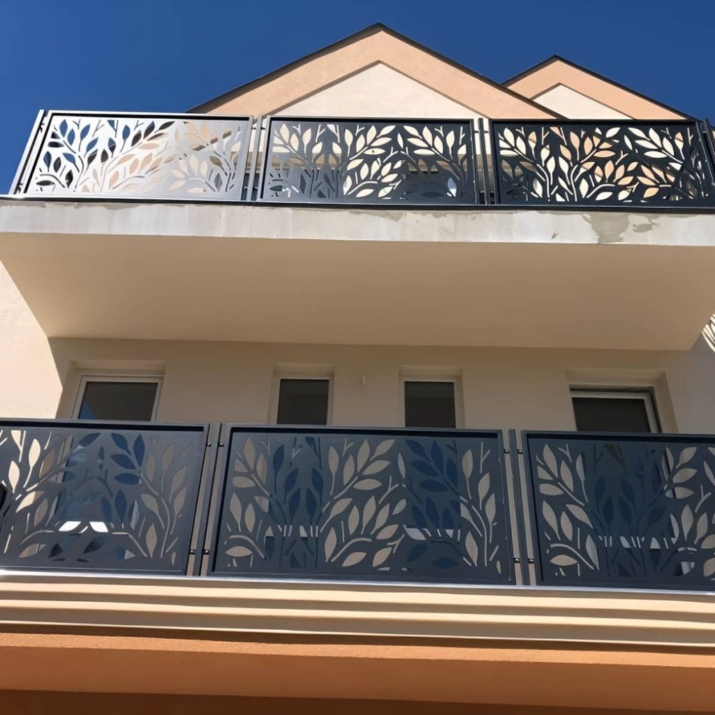 حفاظ لبه بالکن با طراحی ساده