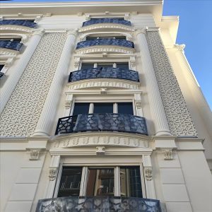 نرده کلاسیک بالکن بندر عباس با طراحی کلاسیک
