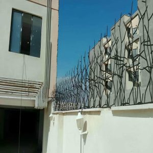 نرده روی دیوار فرفورژه بندر عباس نمای کلاسیک