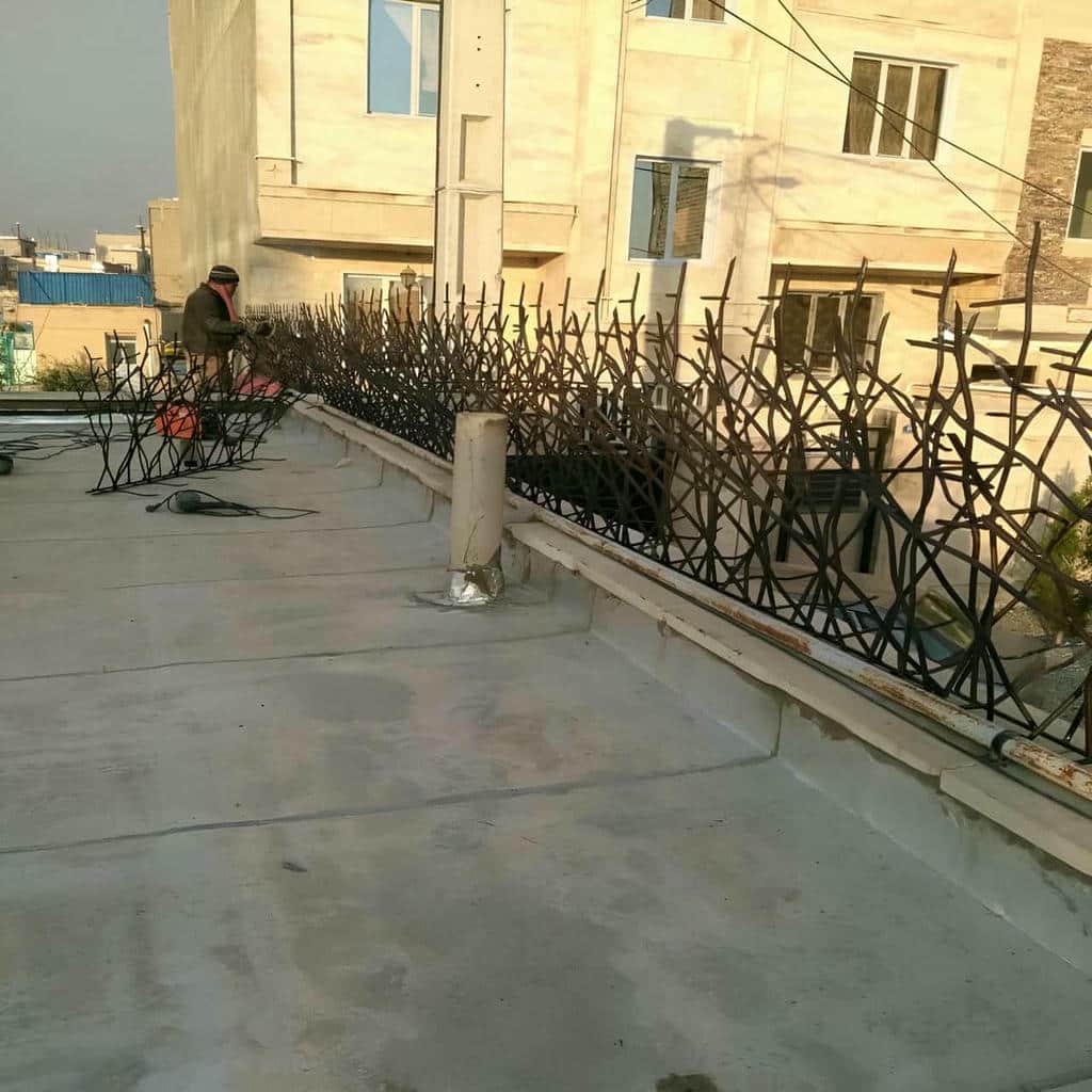 حفاظ دیوار لیلیوم با فرم مدرن فلزی