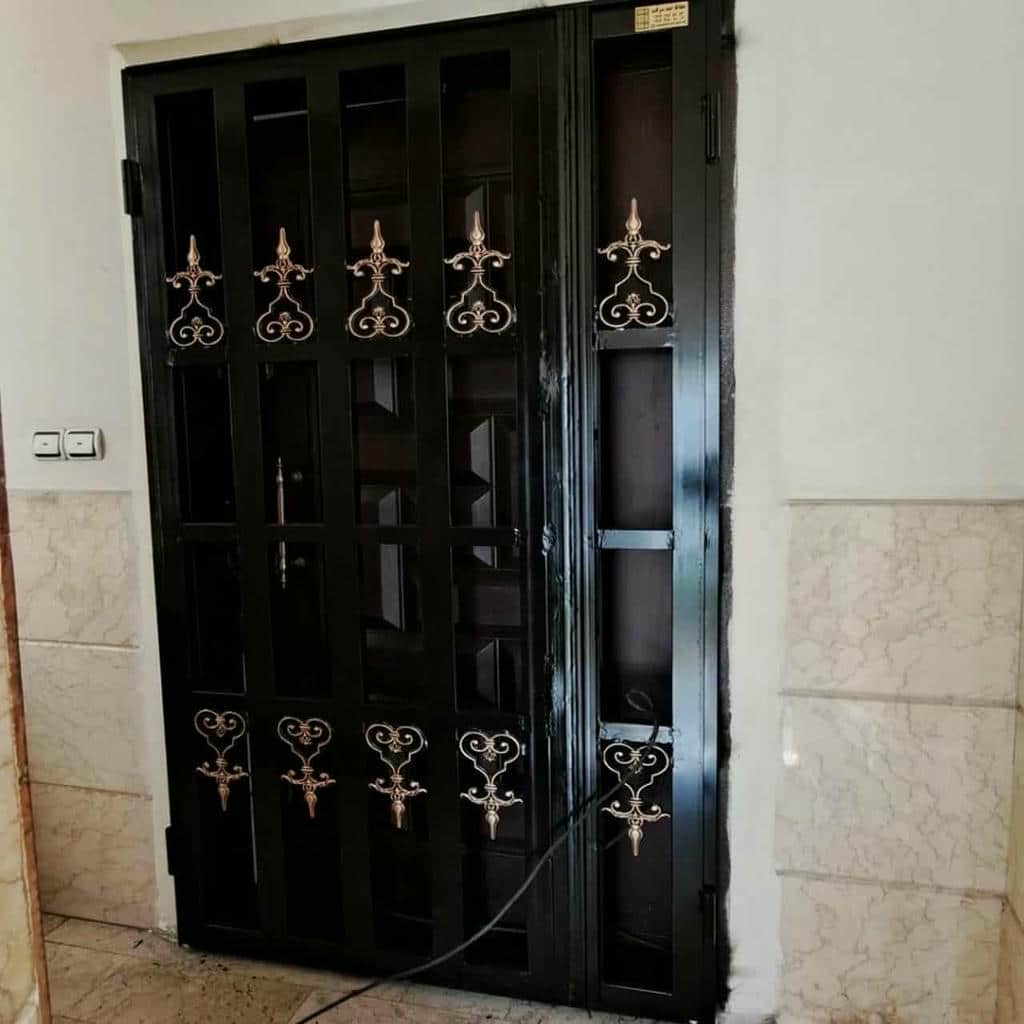 حفاظ کرکره ای بندر عباس با طرح فلزی هماهنگ نما