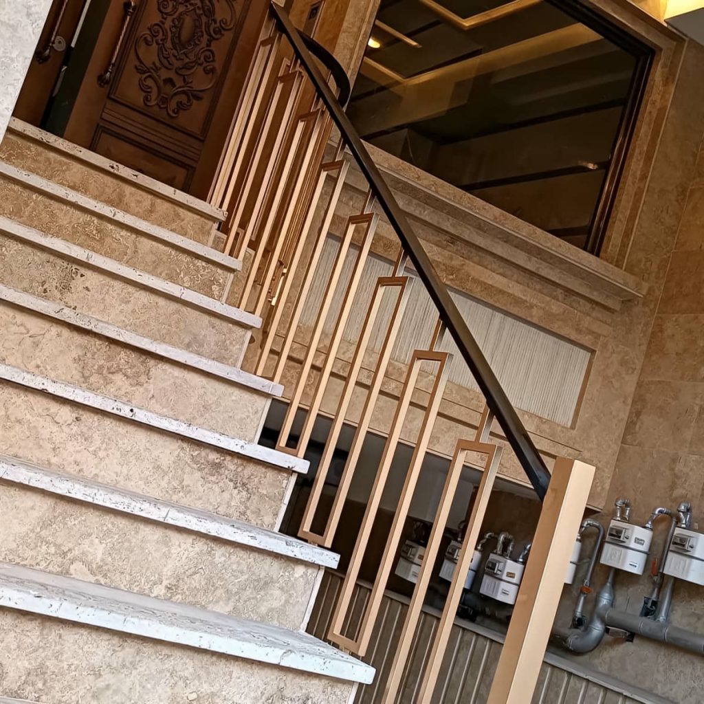 حفاظ تراس فلزی با طراحی ساده