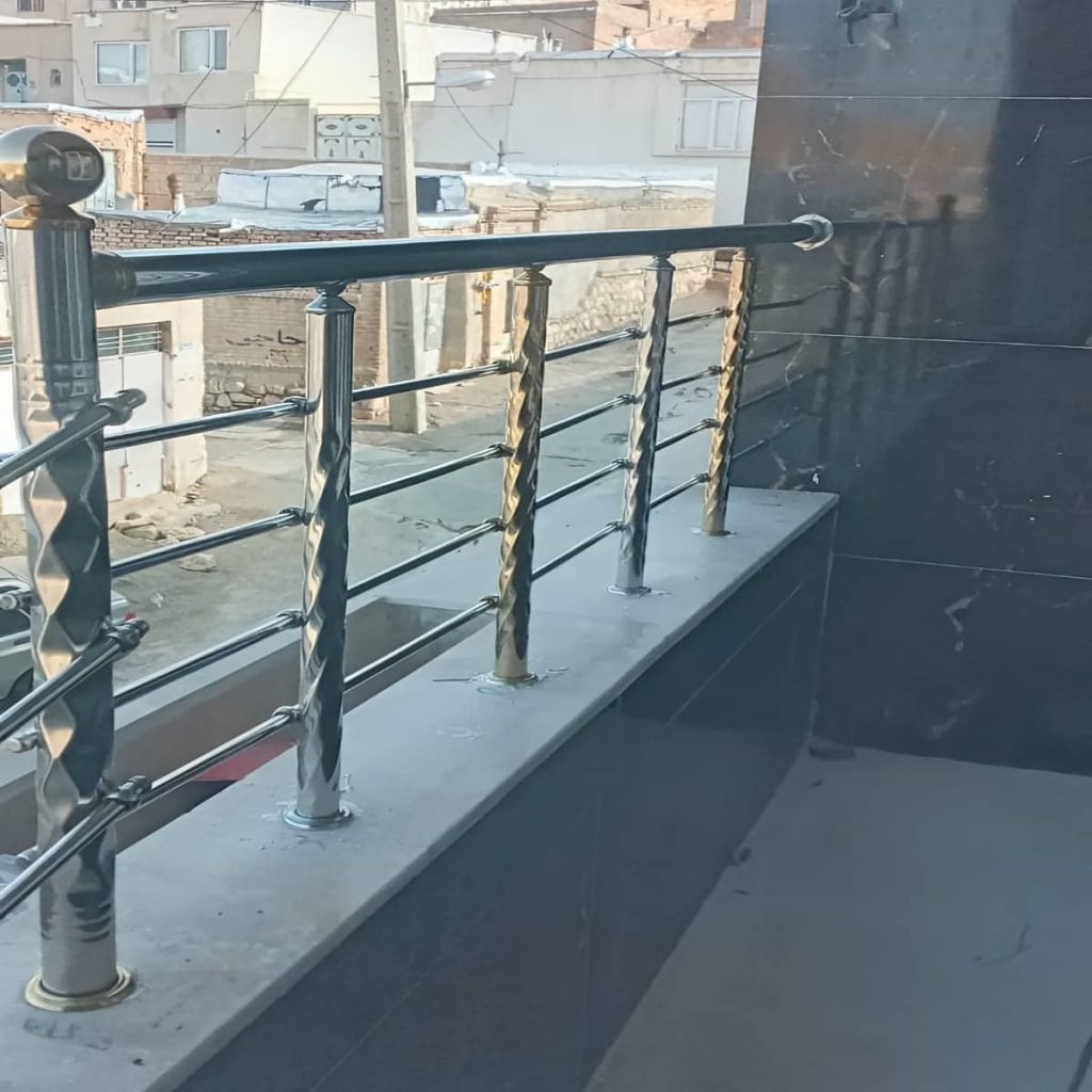 نرده راه پله مدرن با خطوط ساده