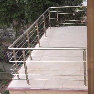 نرده کلاسیک بالکن بندر عباس طراحی کلاسیک فلزی
