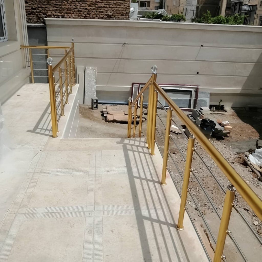 حفاظ پله بندر عباس با طراحی فلزی مجتمع پرتردد
