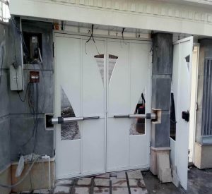 جک درب حیاط بندر عباس با طراحی بازویی