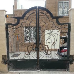 جک بازویی مشکی برای ورودی پارکینگ بندر عباس