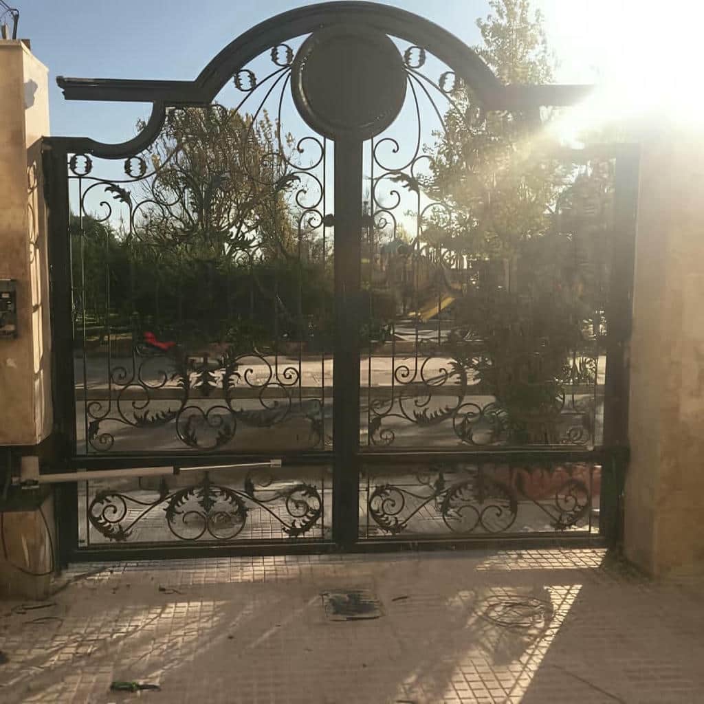 جک درب حیاط بندر عباس نمای نصب تخصصی