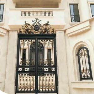 درب لوکس ویلا بندر عباس با نمای مینیمال فلزی