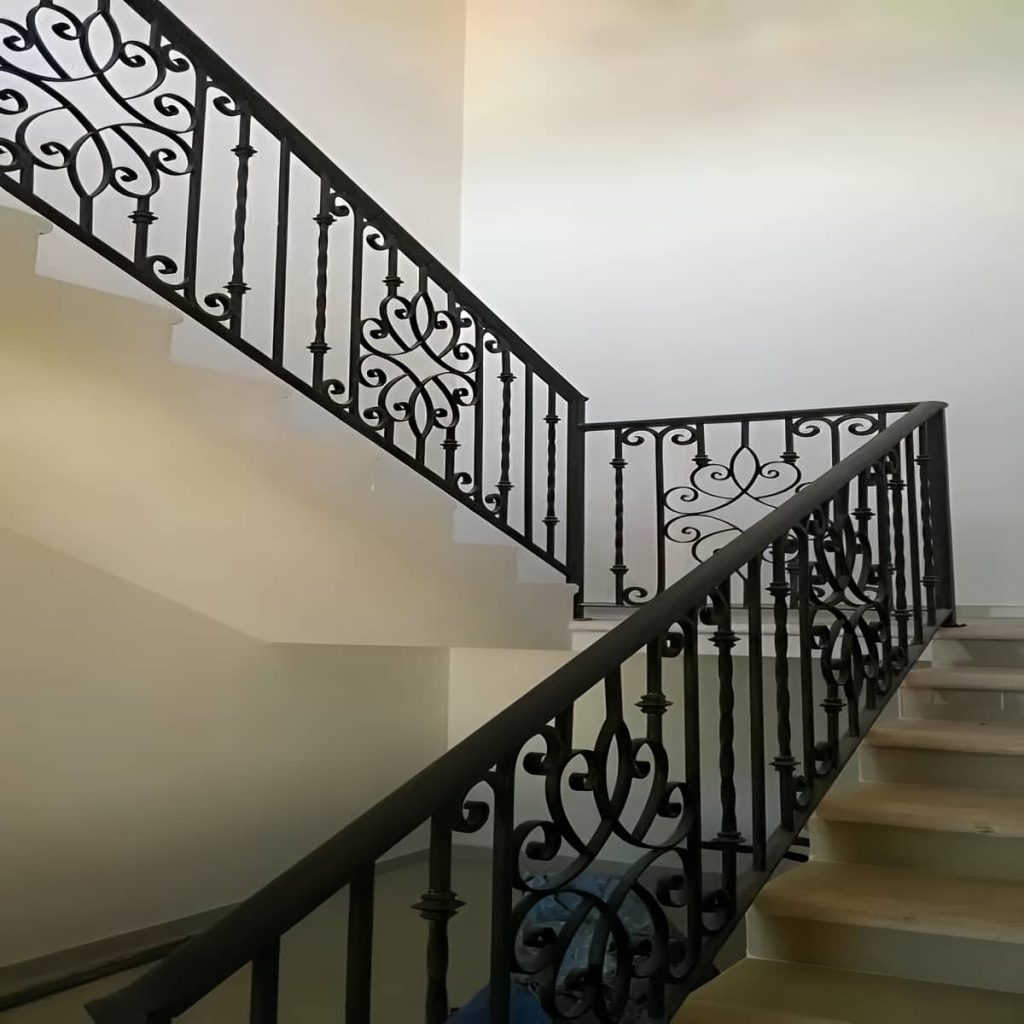 نرده فلزی بندر عباس با طراحی منحنی نرده فلزی بندر عباس با طراحی منحنی