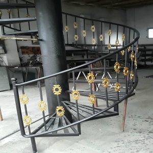نرده فرفورژه بالکن بندر عباس با طرح فلزی کلاسیک