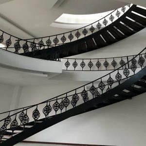 نرده فرفورژه راه پله بندر عباس طرح فلزی کلاسیک