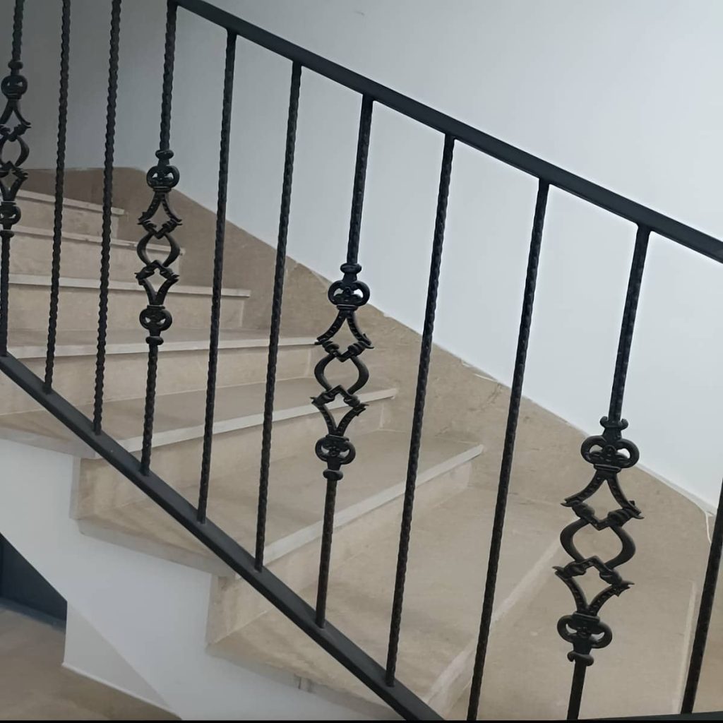 نرده فرفورژه بالکن بندر عباس نمای بیرونی