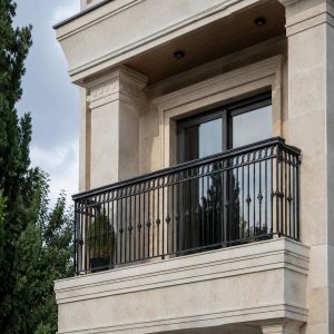 هندریل راه پله بندر عباس با بدنه فلزی مدرن