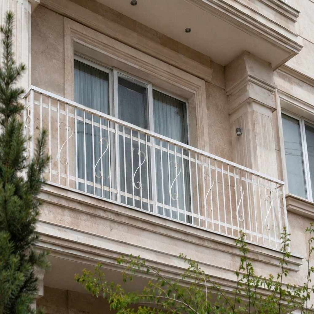 نرده تراس کم عرض با فرم ساده