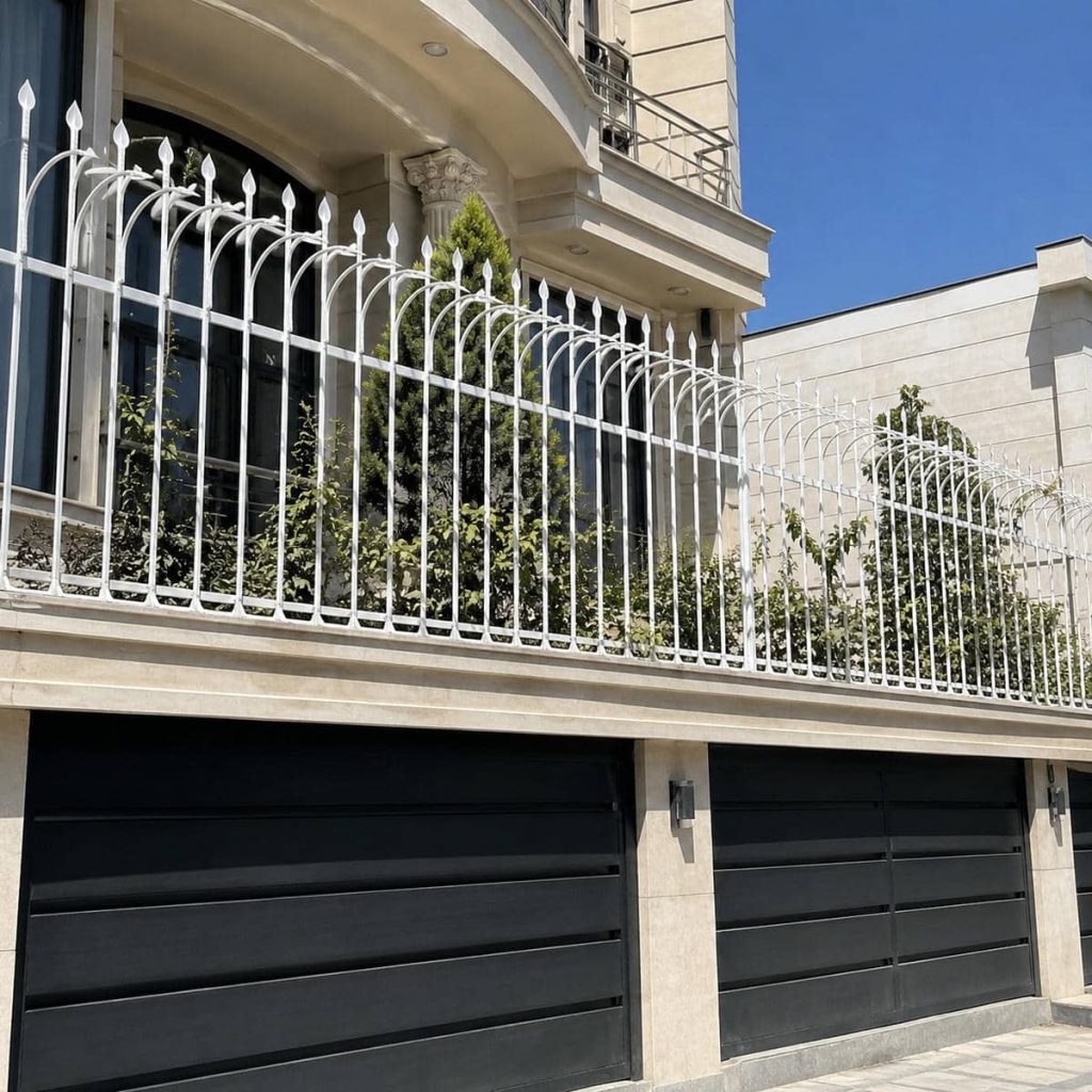 نرده سرنیزه ای فلزی با جوشکاری دقیق