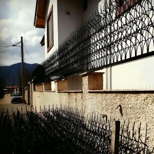 حفاظ آبشاری فلزی در بندر عباس با طراحی منحنی